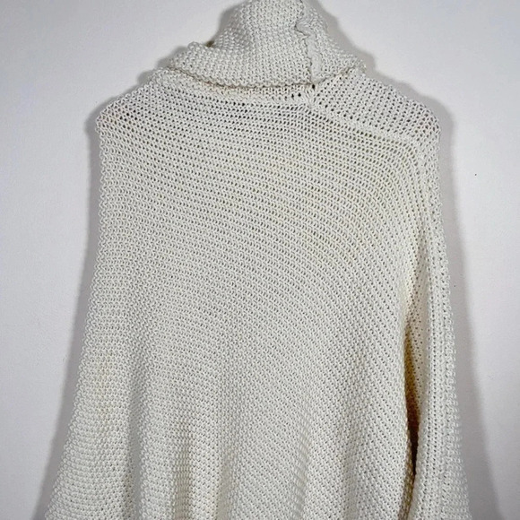 COCOGIÒ |  TURTLENECK SWEATER PONCHO - Picture 9 of 11